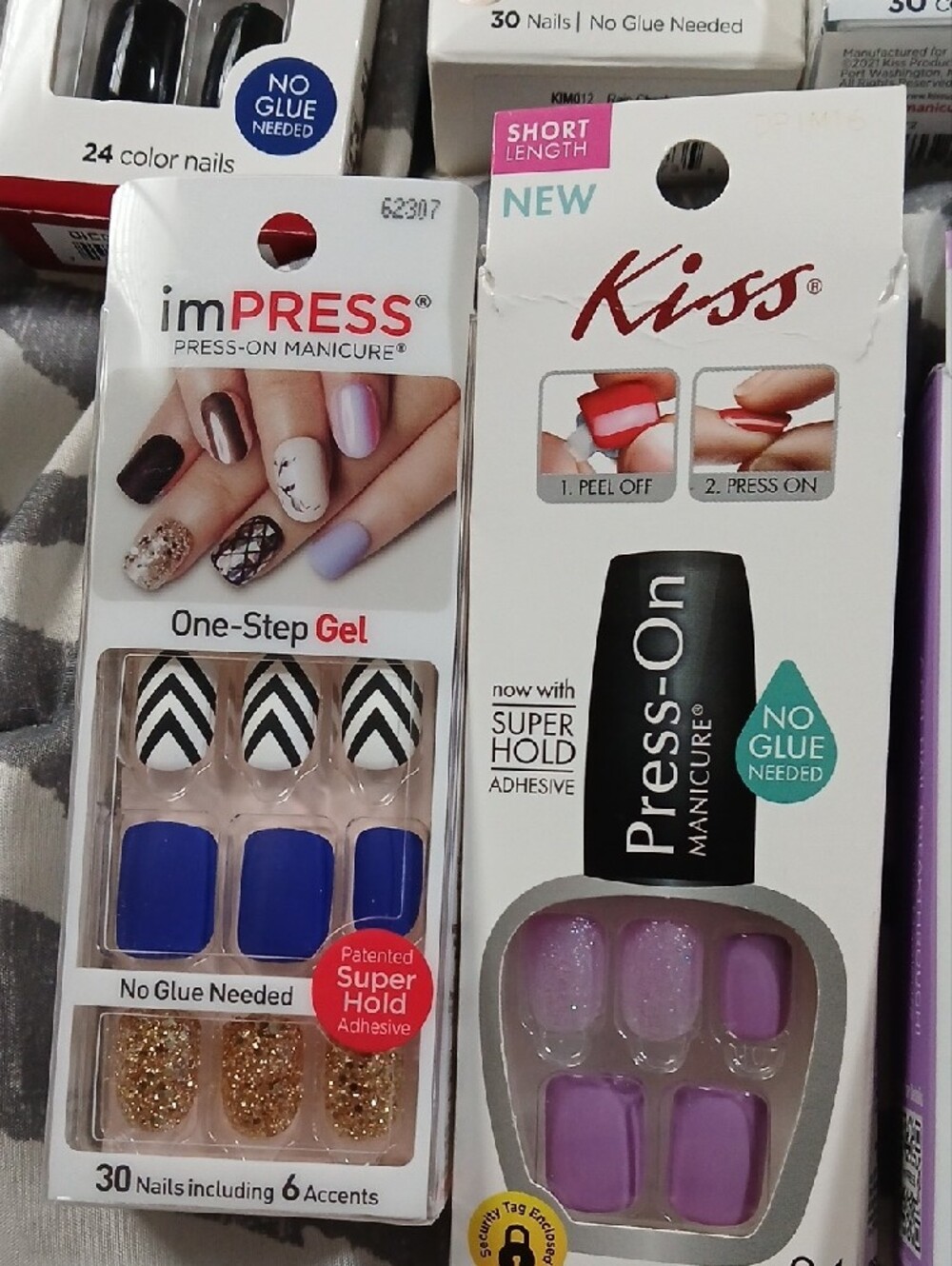 Kiss Press-On Nails Bundle - Picture 5 of 6